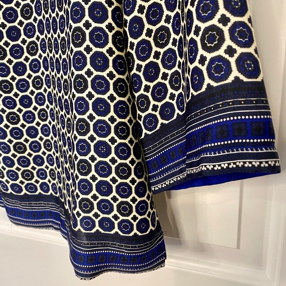 CYNTHIA ROWLEY Beautiful Printed Silky Blouse - Picture 3 of 8